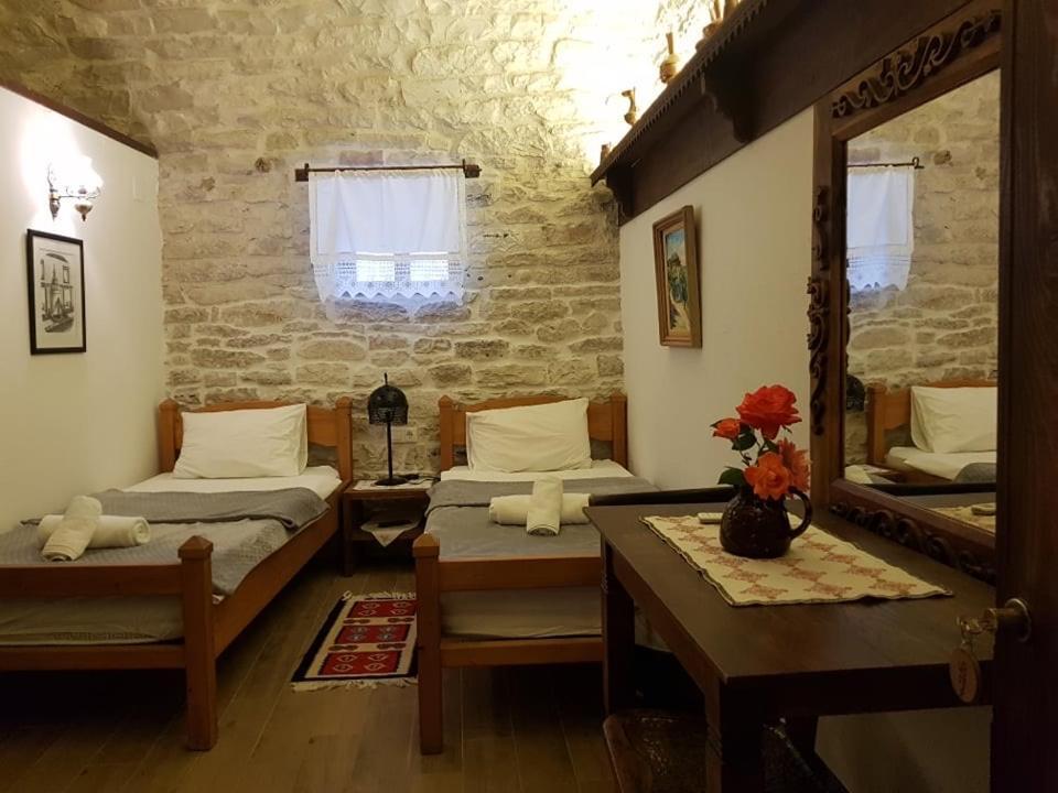 Konaku Guest House Гирокастра Экстерьер фото